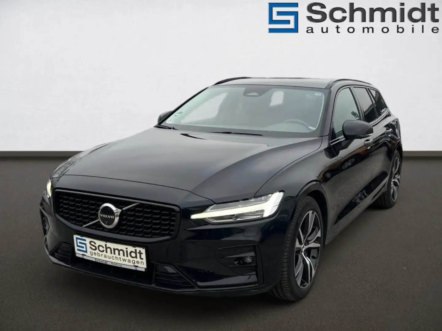 Volvo V60 Plus, B4 Mild Hybrid, Benzin, Dark Grau - 1