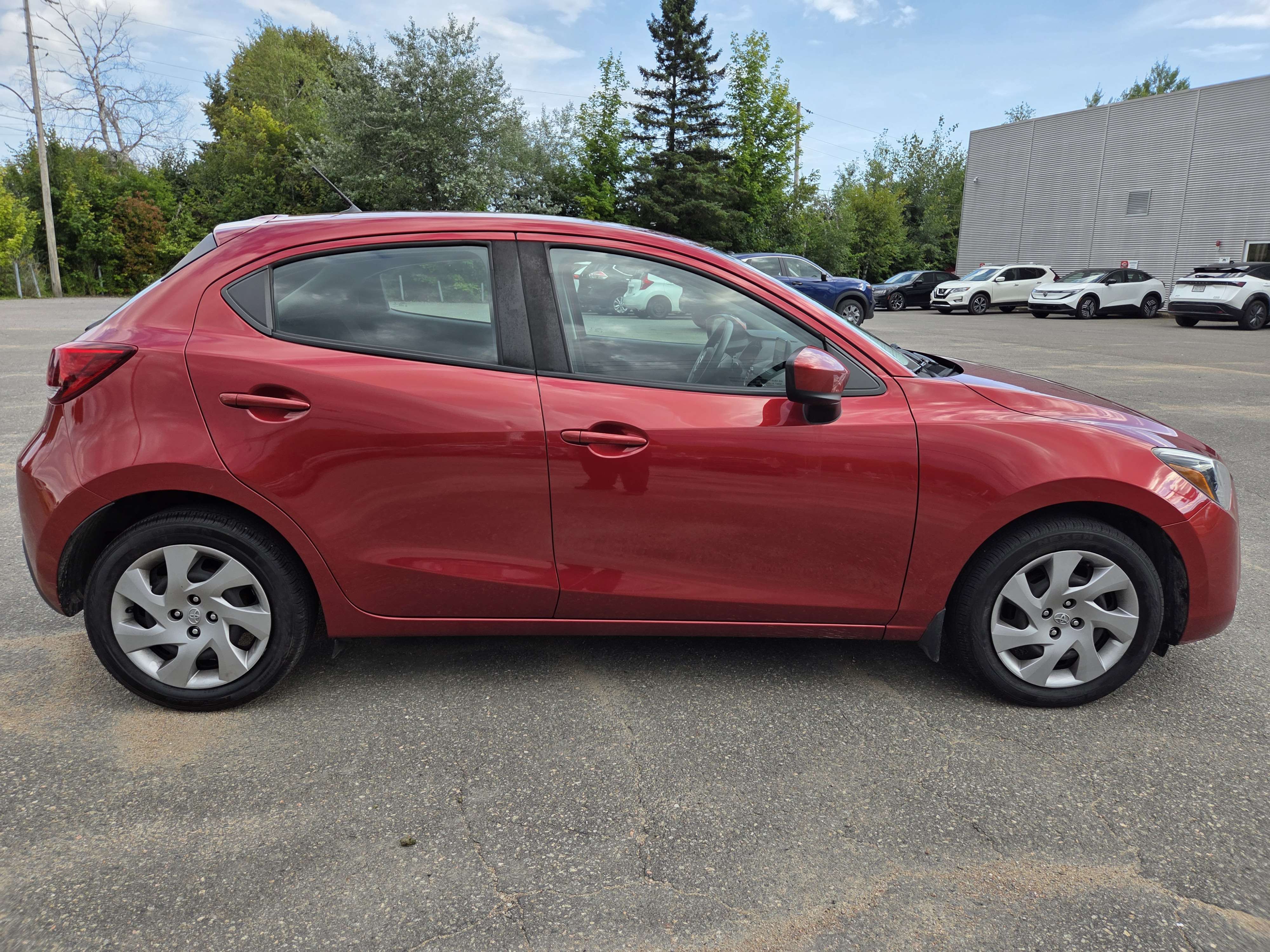 2020 Toyota Yaris Base LE — снимка 1