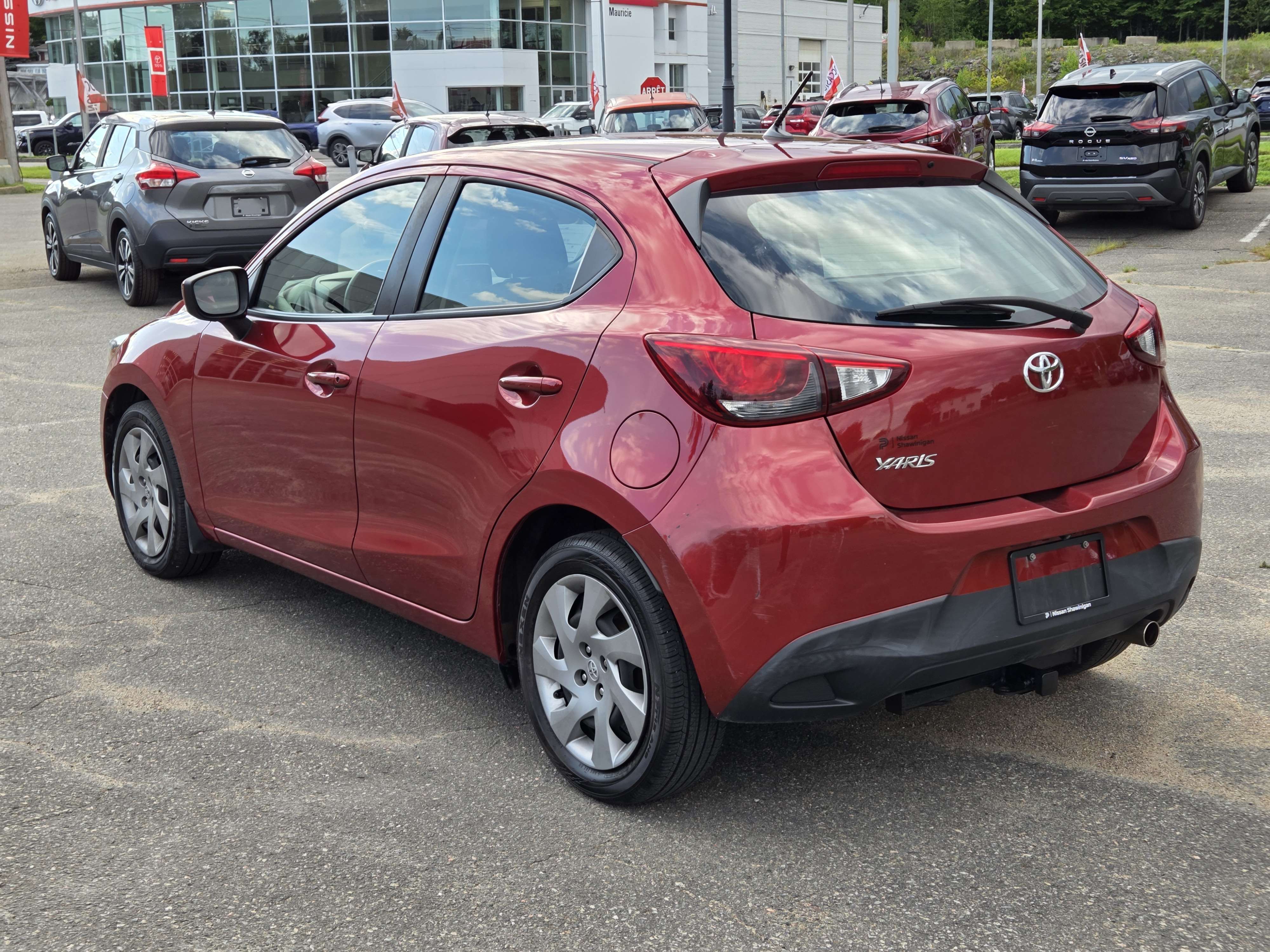 2020 Toyota Yaris Base LE — снимка 1