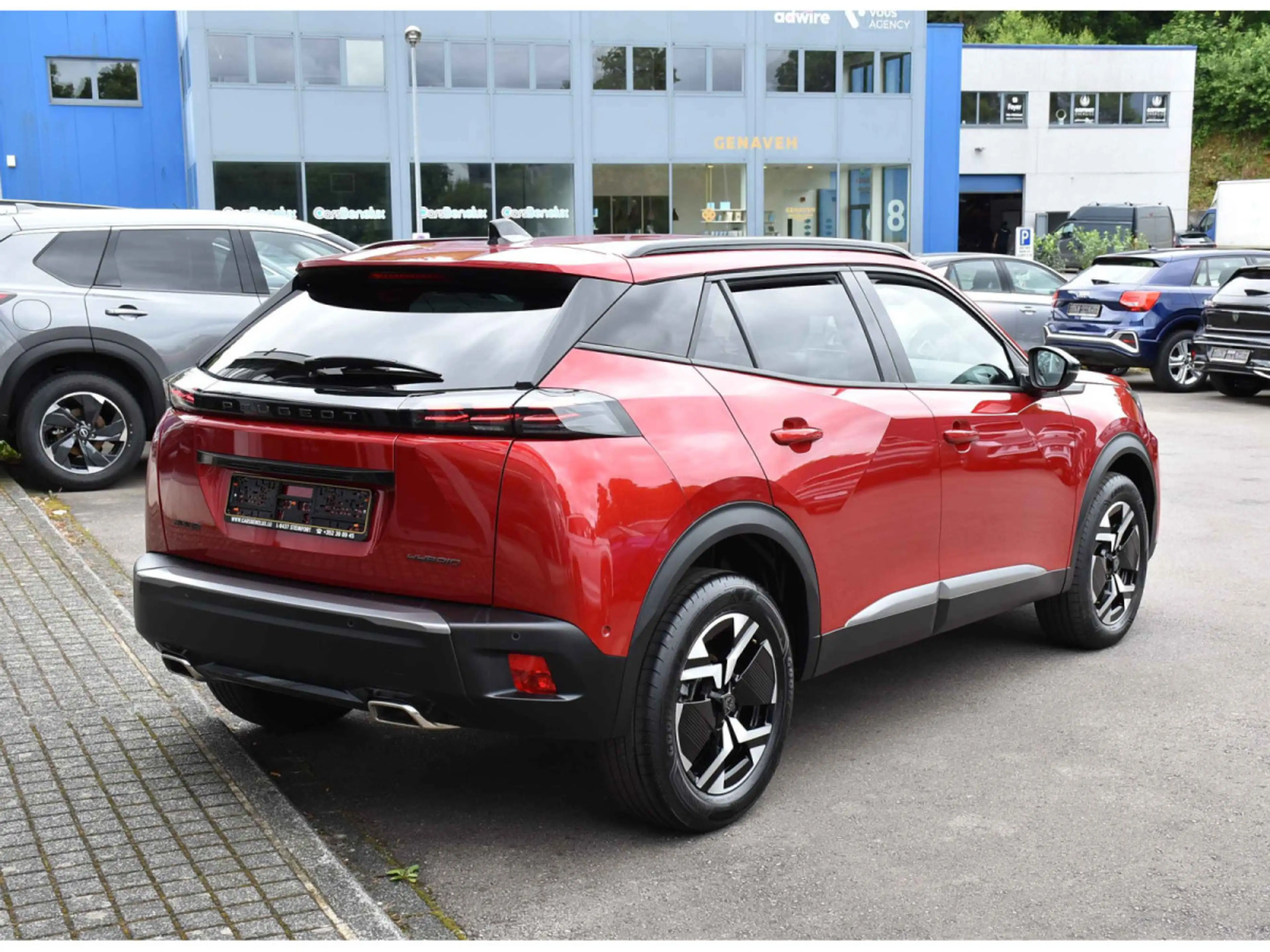 Peugeot 2008 1.2 Hybrid 145 Allure e-DCS6 ACC SIDE GPS CAM360 — photo 4