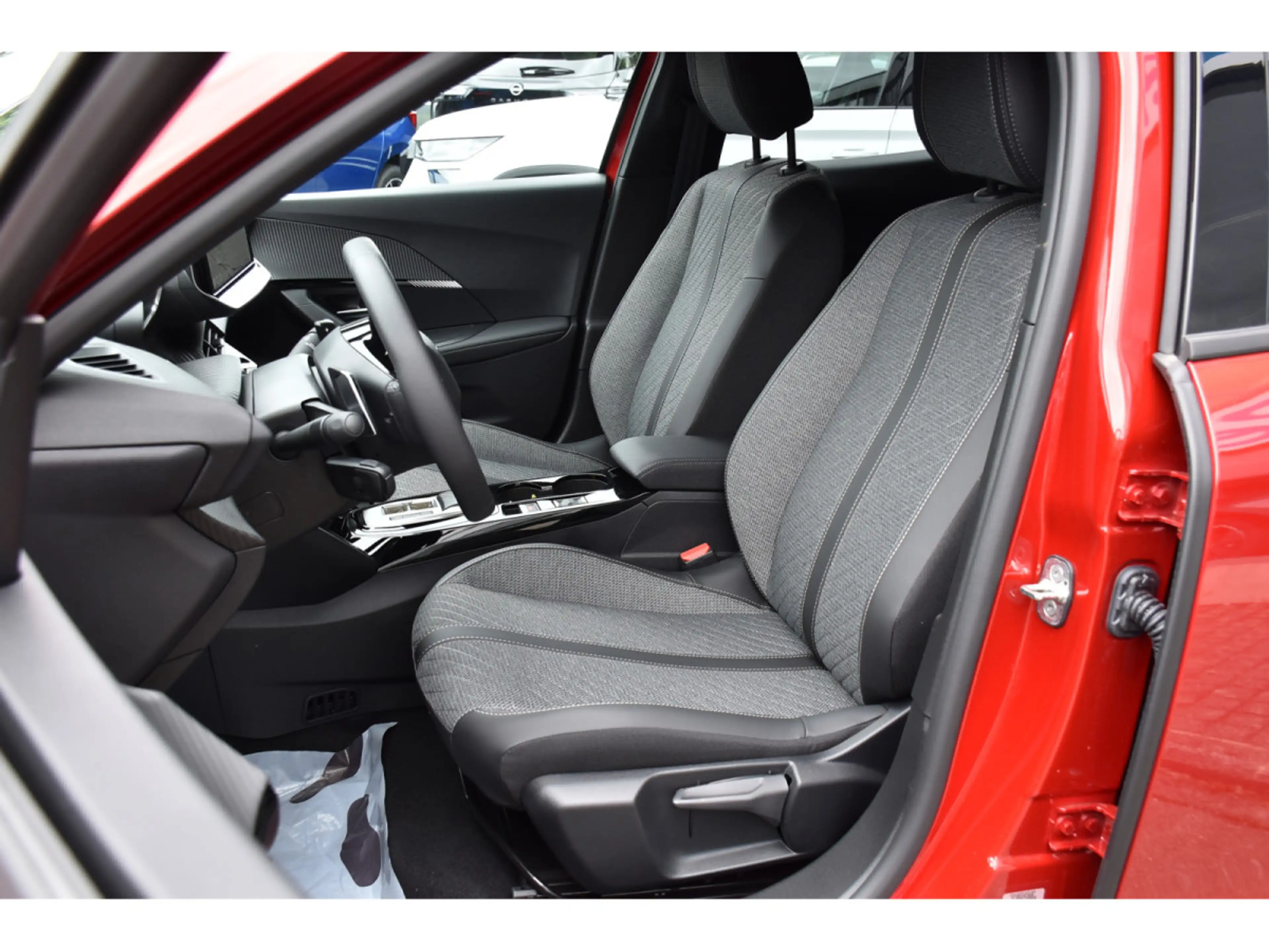 Peugeot 2008 1.2 Hybrid 145 Allure e-DCS6 ACC SIDE GPS CAM360 — photo 6