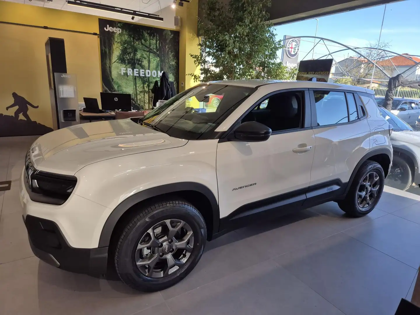 Jeep Avenger Avenger 1.2 Turbo 100 CV Longitude Bianco - 2