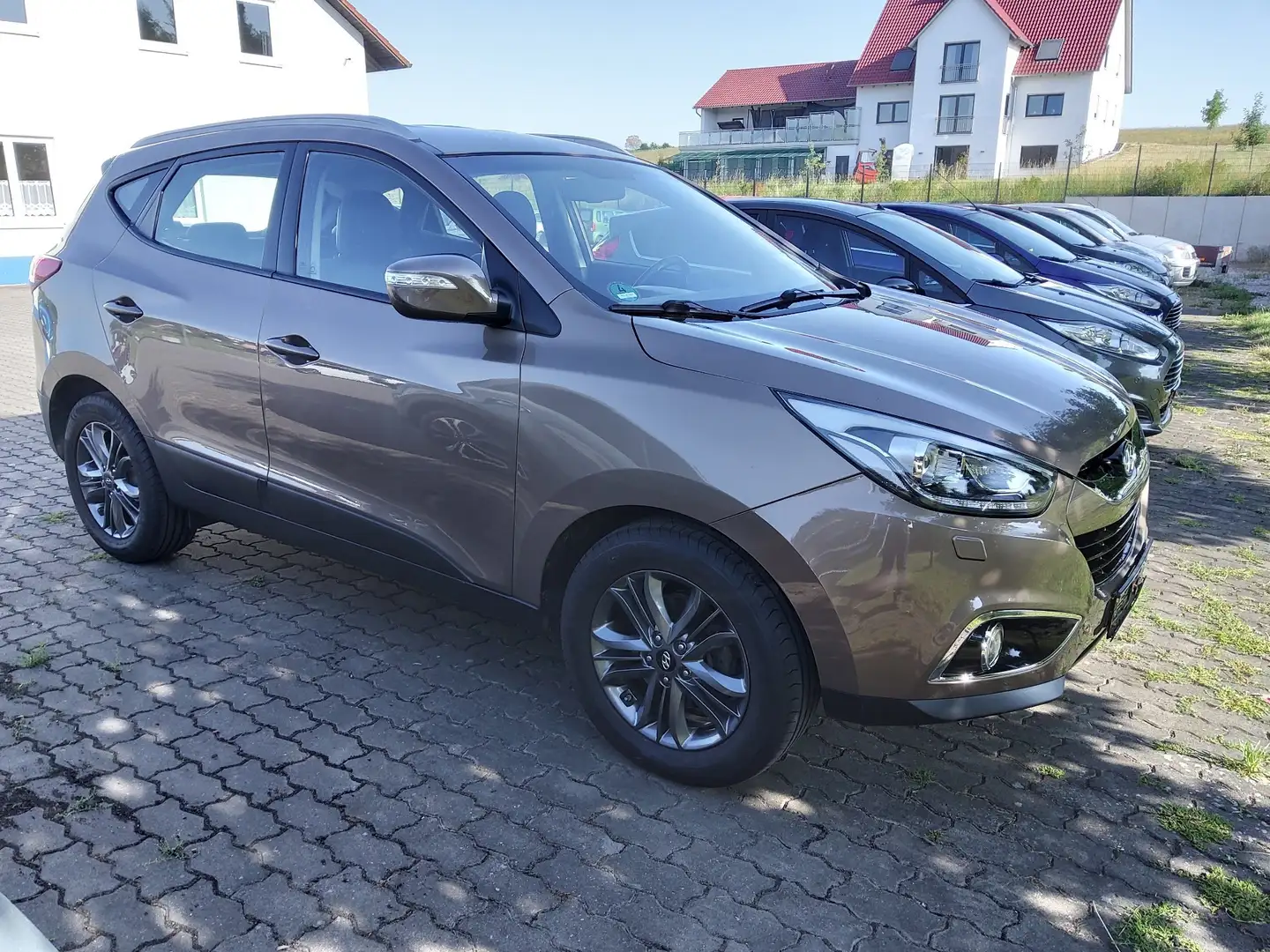Hyundai iX35 Trend 2WD *AHK + Service neu + Kupplung neu* Beige - 2