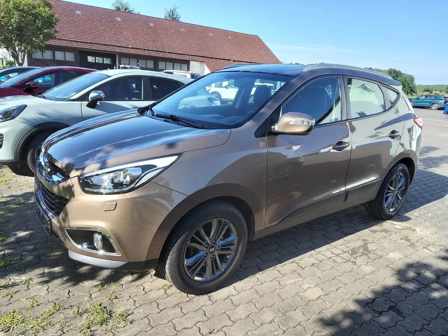 Hyundai iX35 Trend 2WD *AHK + Service neu + Kupplung neu* Beige - 1