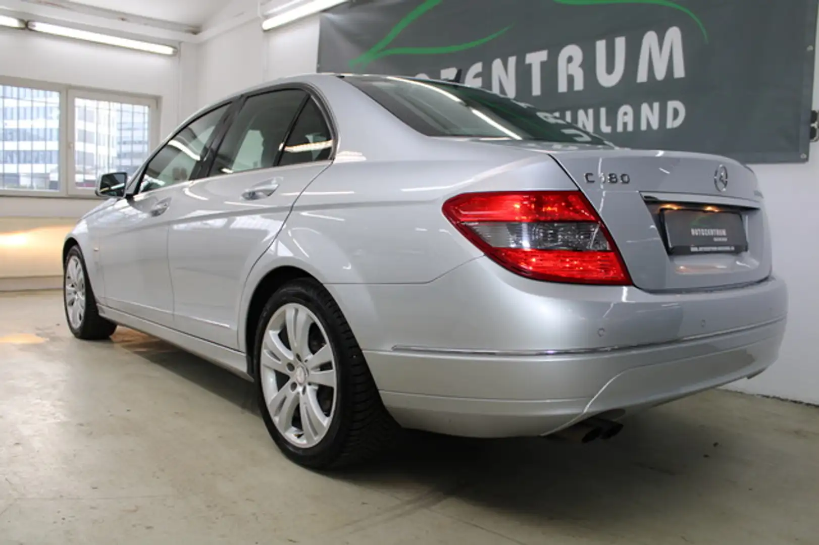 Mercedes-Benz C 180 Kompressor BE Avantgarde Aut. 2.Hd./Navi Серебристый - 2