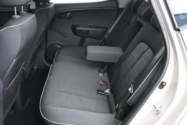 Kia Venga view 5