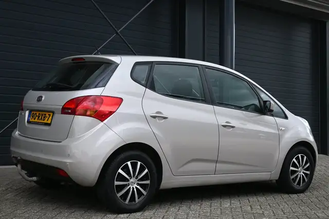 Kia Venga view 2