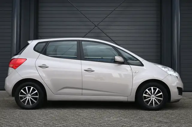 Kia Venga view 6