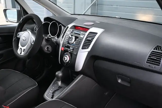 Kia Venga view 12