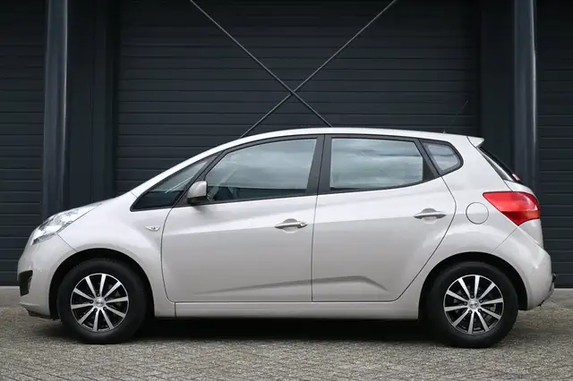 Kia Venga view 7
