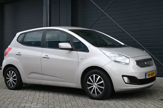Kia Venga view 11