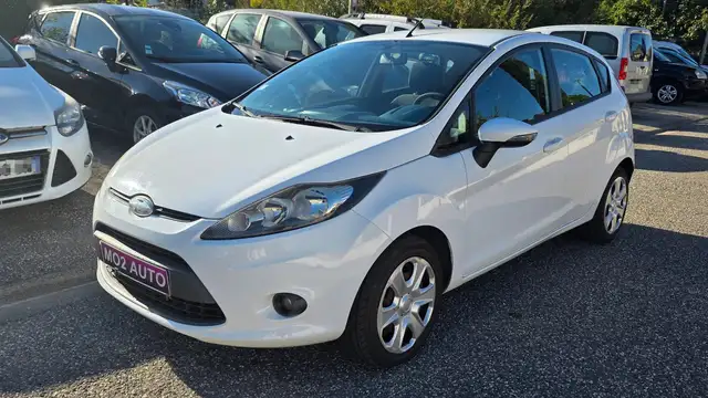 2009 Ford Fiesta in White for sale
