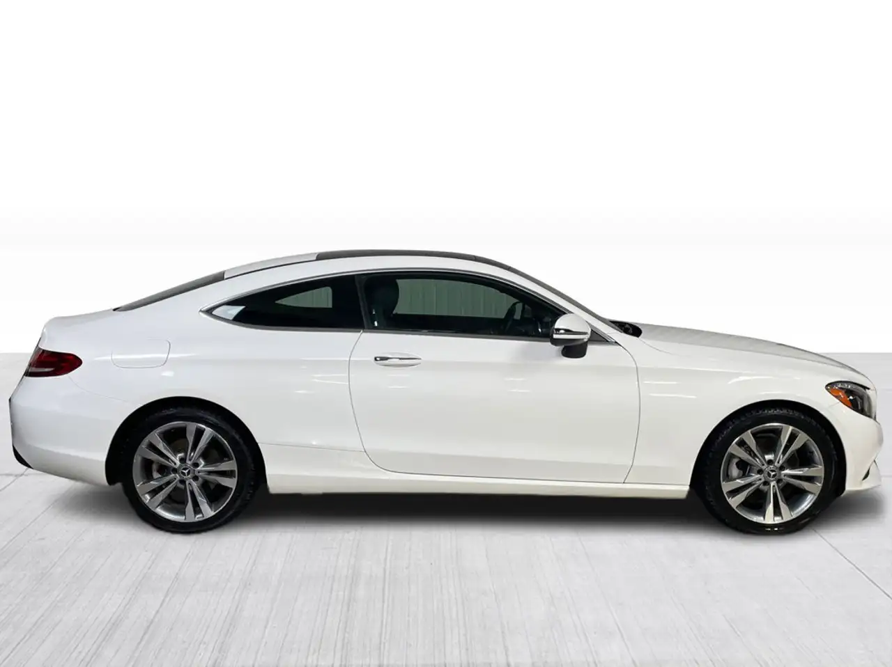 Mercedes-Benz C-Class снимка Mercedes-Benz C-Class