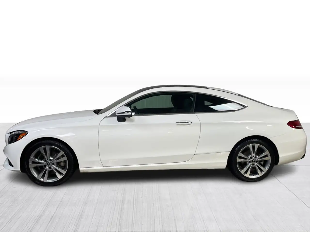 Mercedes-Benz C-Class снимка Mercedes-Benz C-Class