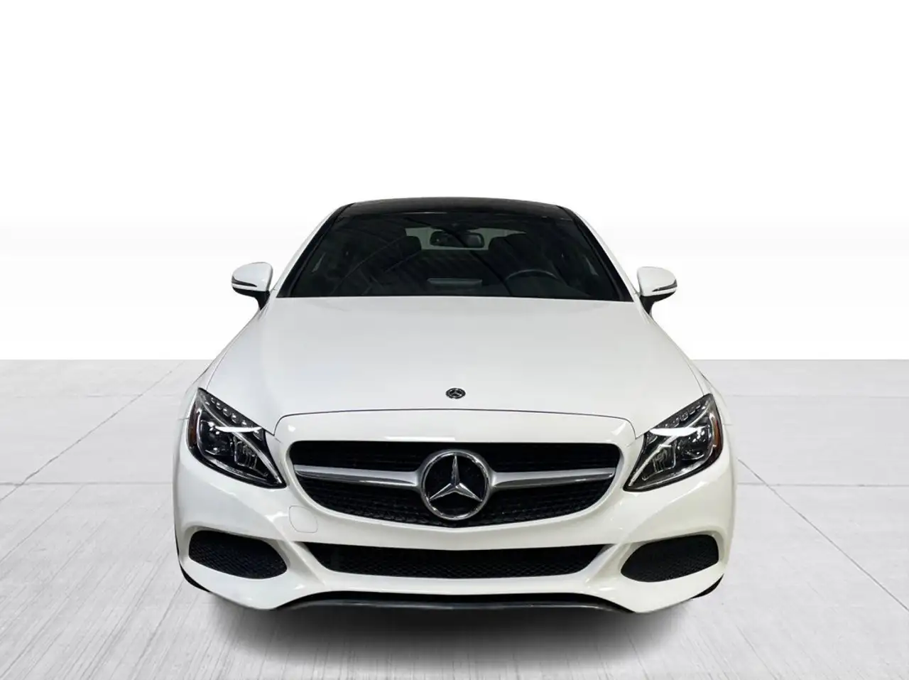 Mercedes-Benz C-Class снимка Mercedes-Benz C-Class