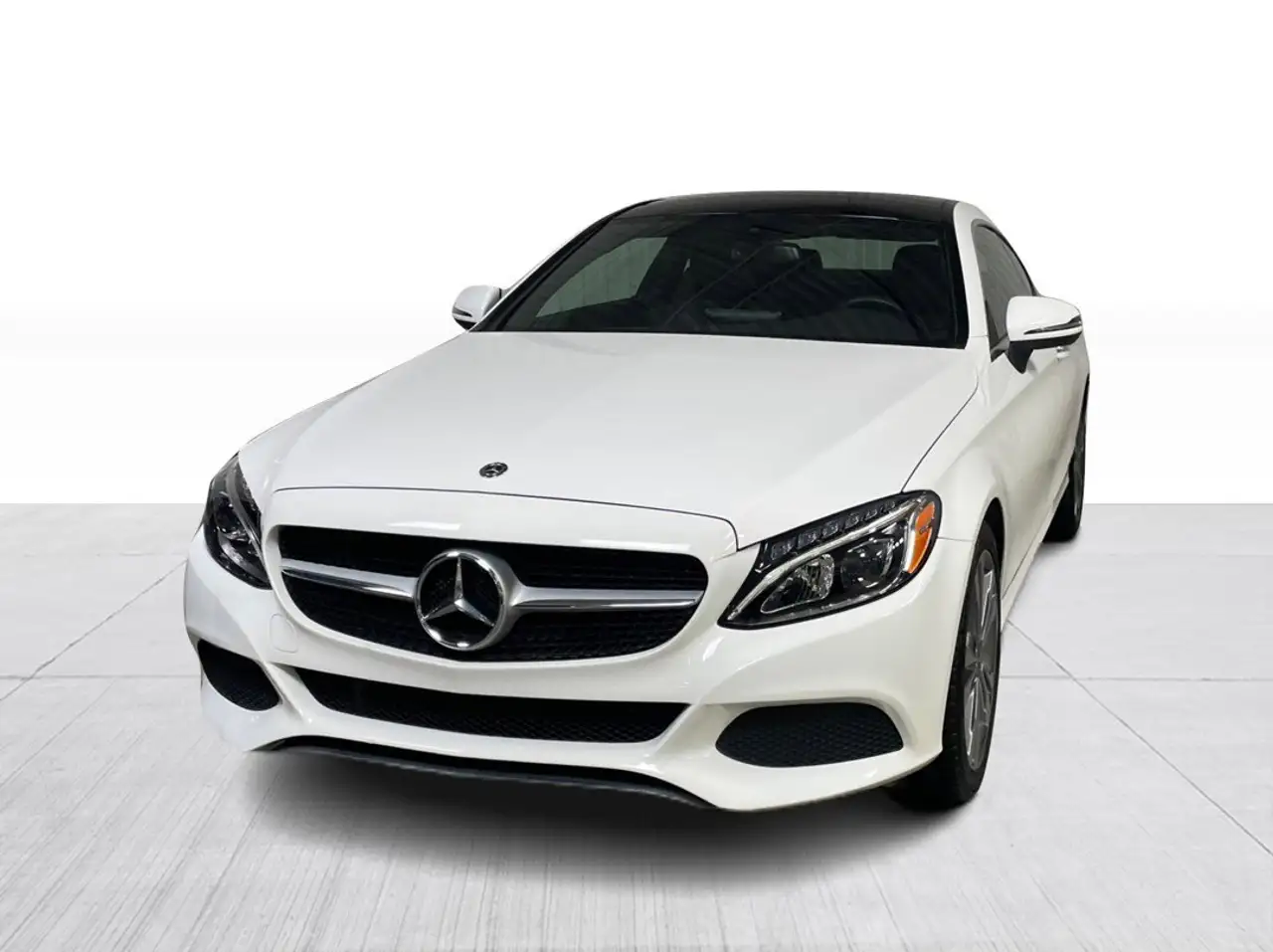 Mercedes-Benz C-Class снимка Mercedes-Benz C-Class