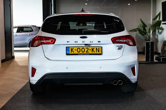 Ford Focus view 10