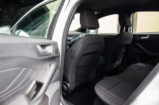 Ford Focus view 27