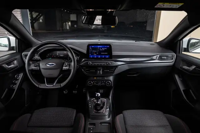 Ford Focus view 2