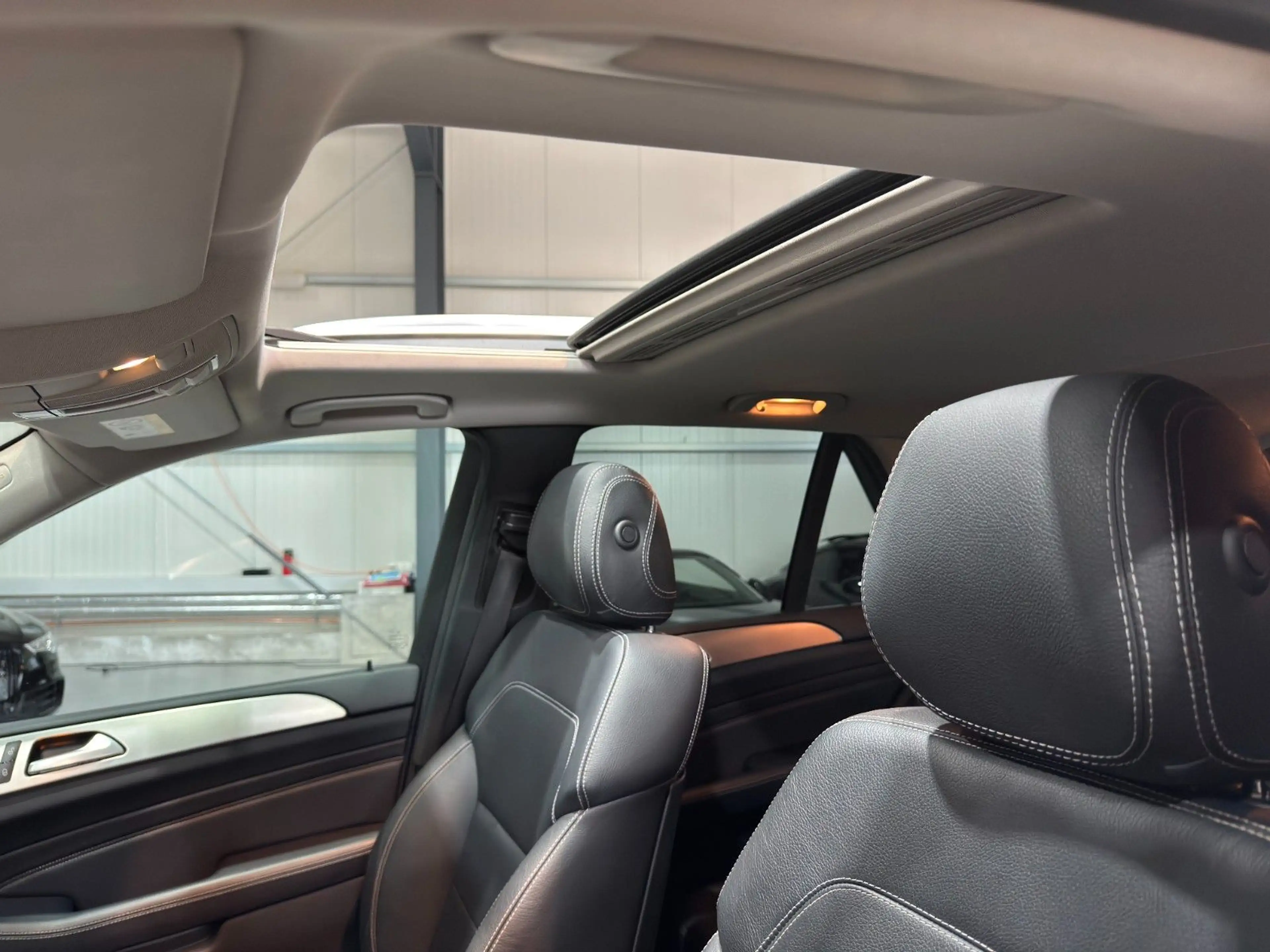 Mercedes-Benz ML 350 /BlueTec/PANO/LED/360*/AHK/LEDER/AMG — photo 9