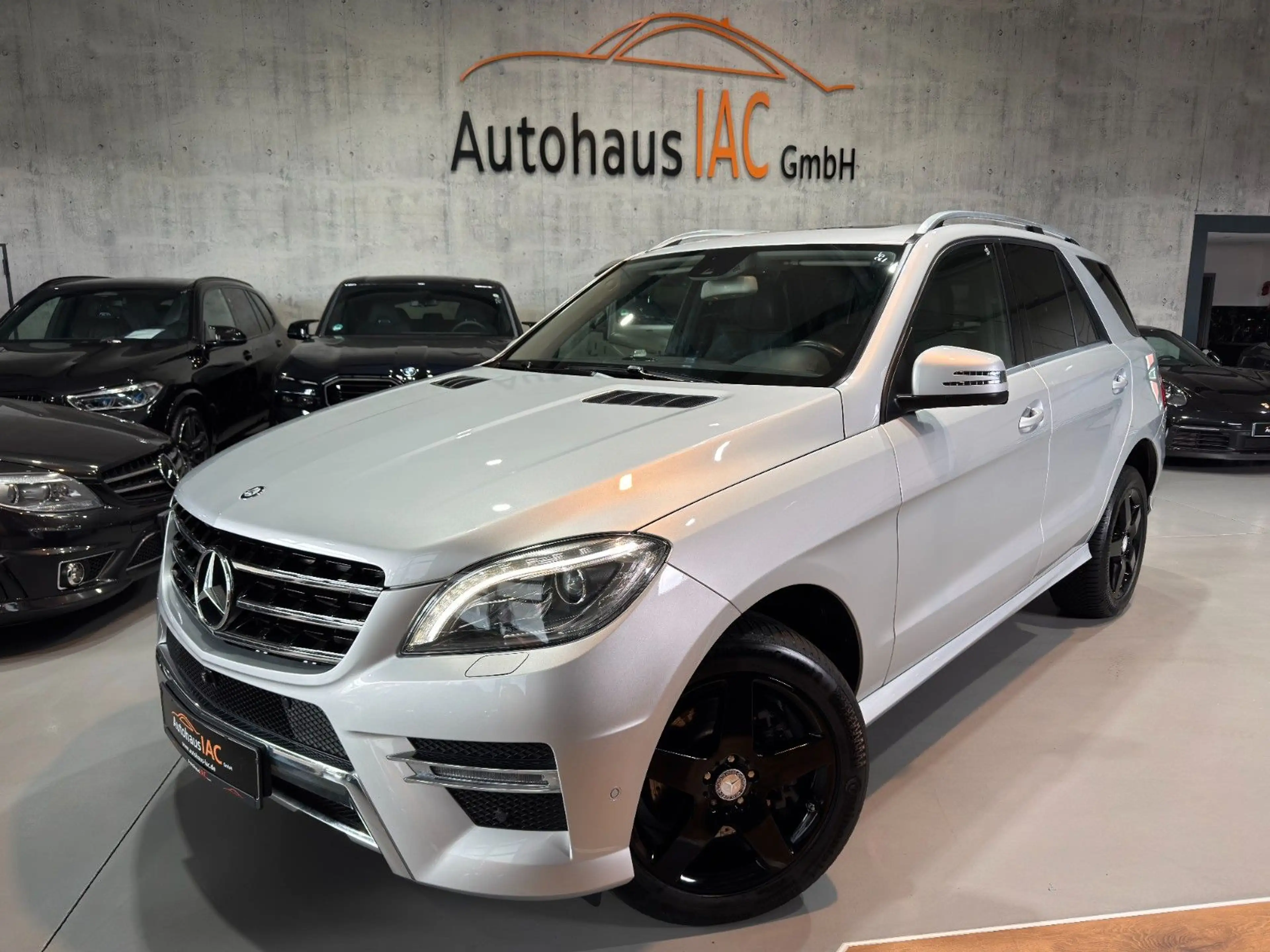 Mercedes-Benz ML 350 /BlueTec/PANO/LED/360*/AHK/LEDER/AMG