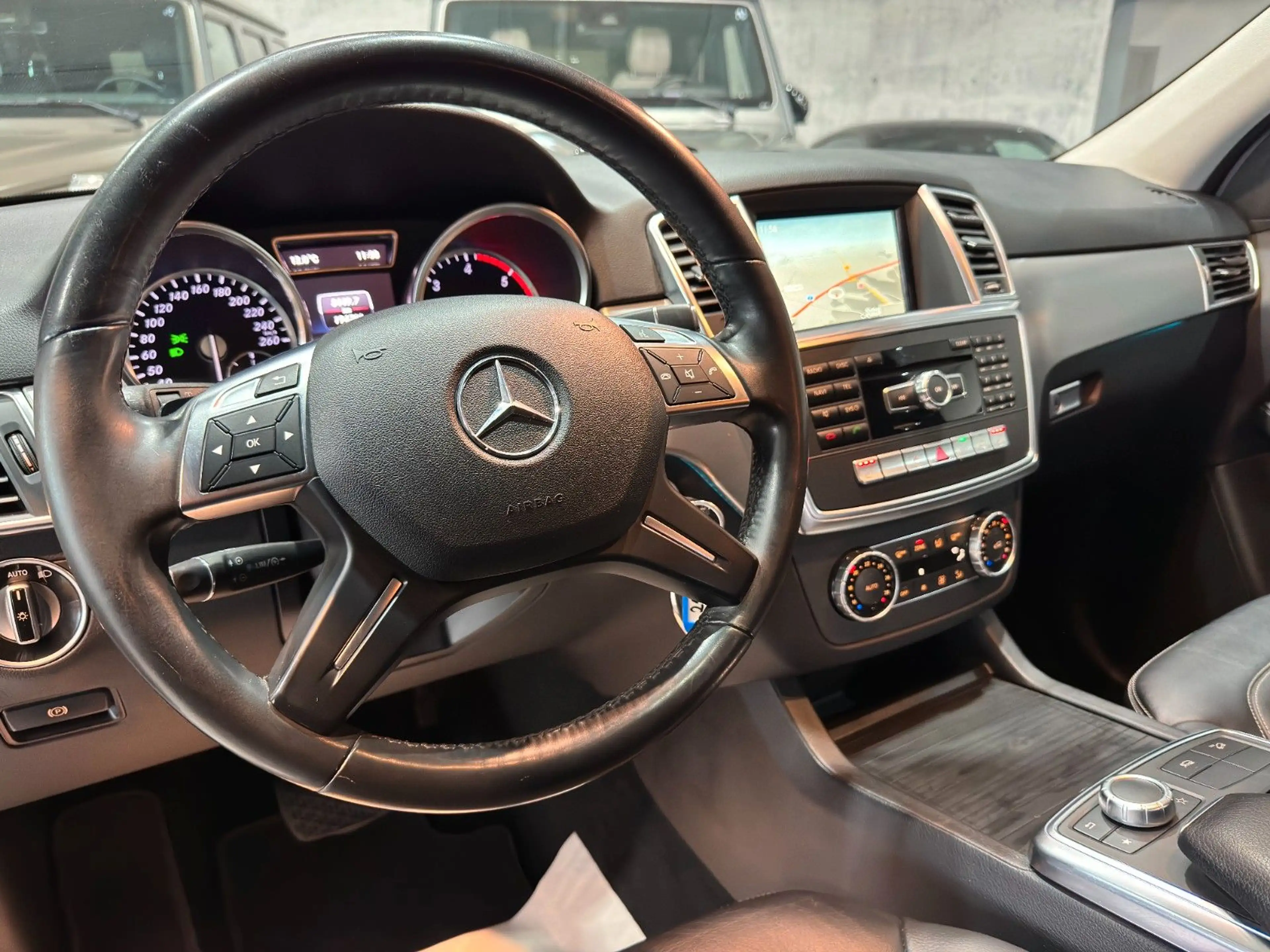 Mercedes-Benz ML 350 /BlueTec/PANO/LED/360*/AHK/LEDER/AMG — photo 10