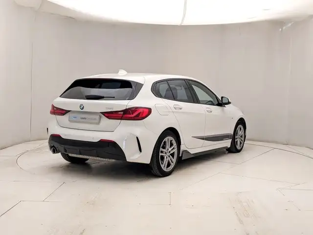 BMW 1 Series view 4