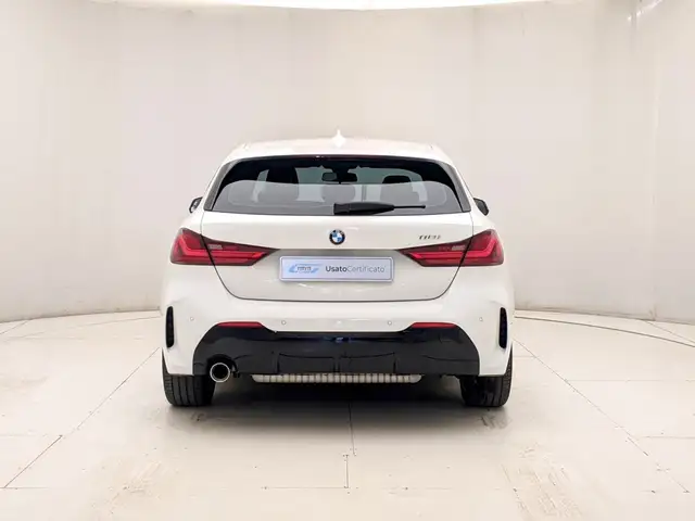 BMW 1 Series view 5