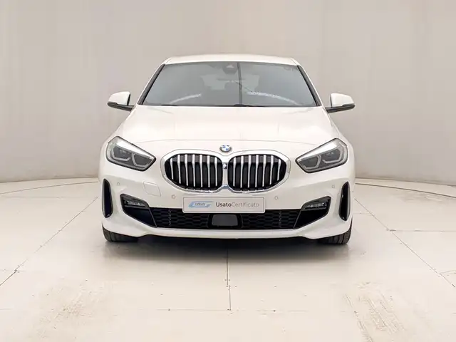 BMW 1 Series view 2