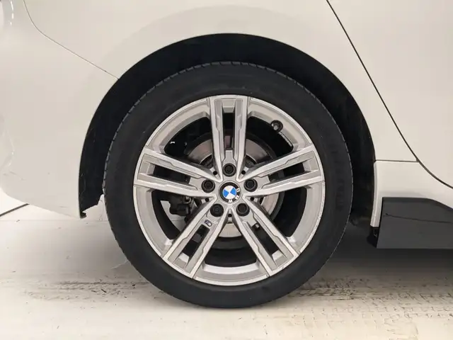BMW 1 Series view 8
