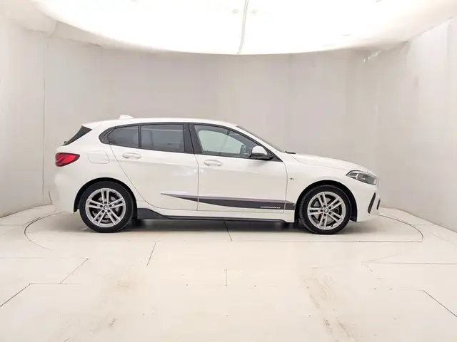 BMW 1 Series view 3
