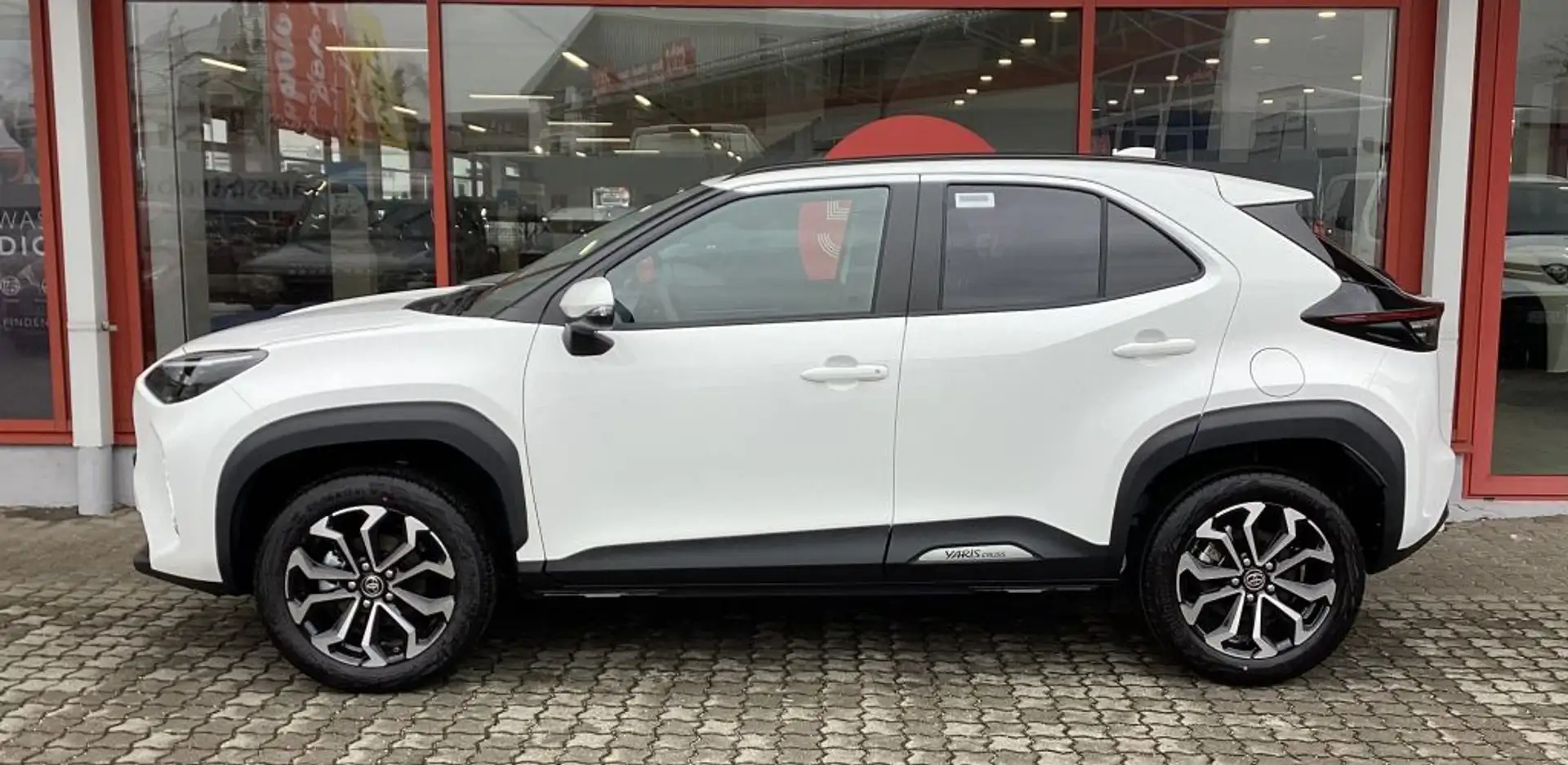 Toyota Yaris Cross Hybrid 130 1.5 VVT-i AWD-i Teamplayer + 2 Paketen Weiß - 2