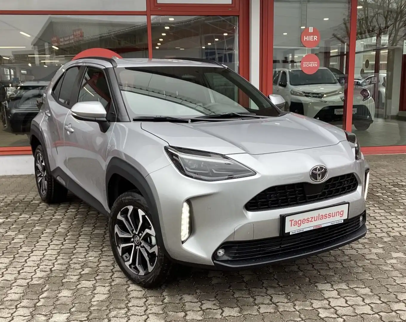 Toyota Yaris Cross Hybrid 130 1.5 VVT-i AWD-i Teamplayer Silber - 2
