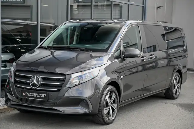 Mercedes-Benz Vito view 2