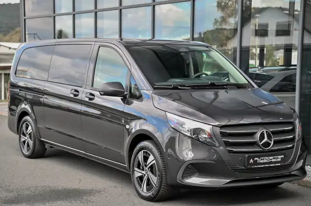 Mercedes-Benz Vito view 3