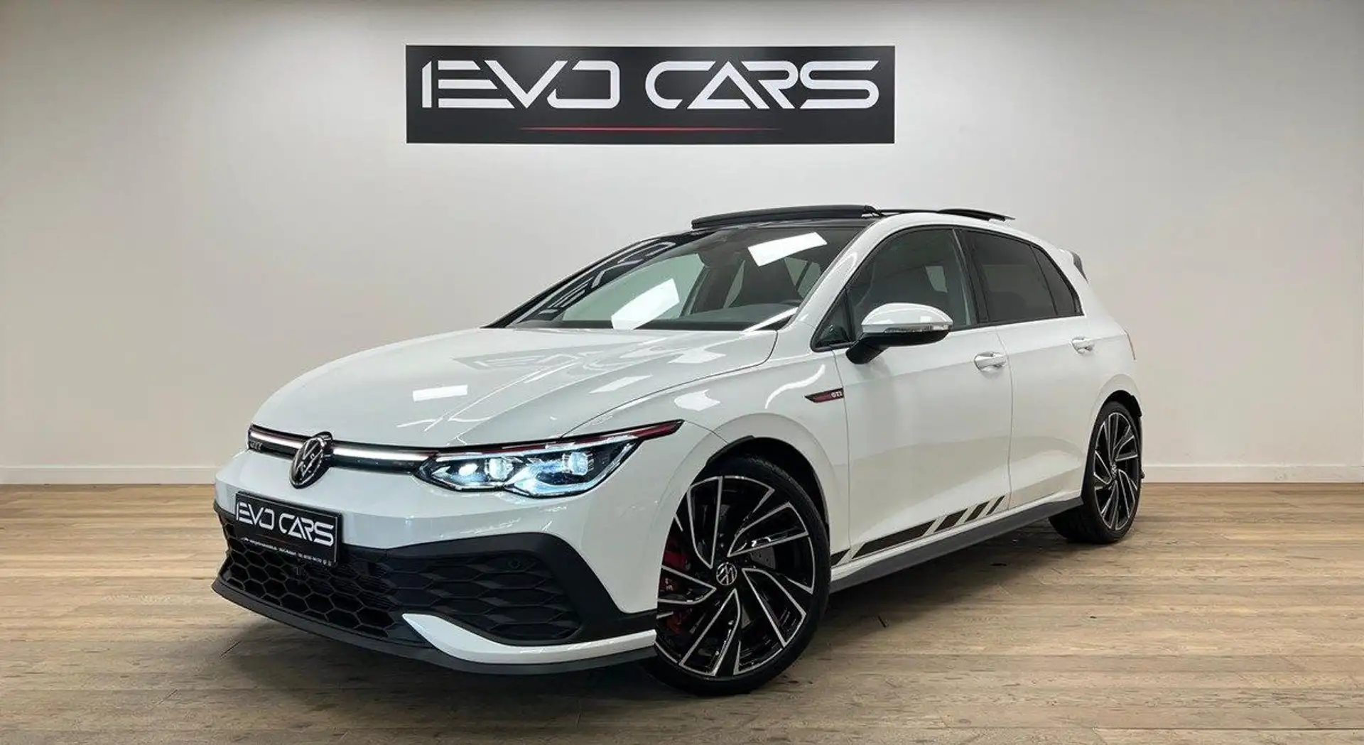 Volkswagen Golf 8 GTI Clubsport 2.0 300 ch / TO / IQ LIGHT / ACC / Weiß - 1