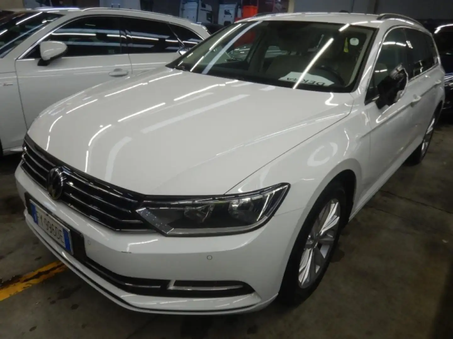 Volkswagen Passat Variant Variant 1.6 tdi Business 120cv dsg    STUPENDA !!! Bianco - 1