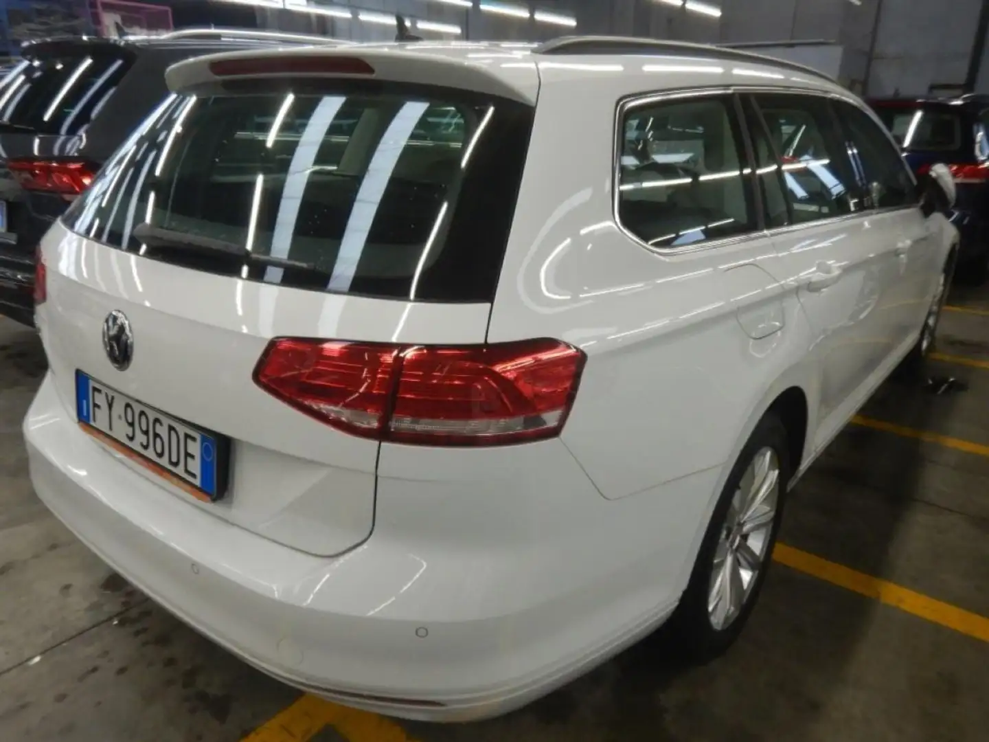 Volkswagen Passat Variant Variant 1.6 tdi Business 120cv dsg    STUPENDA !!! Bianco - 2