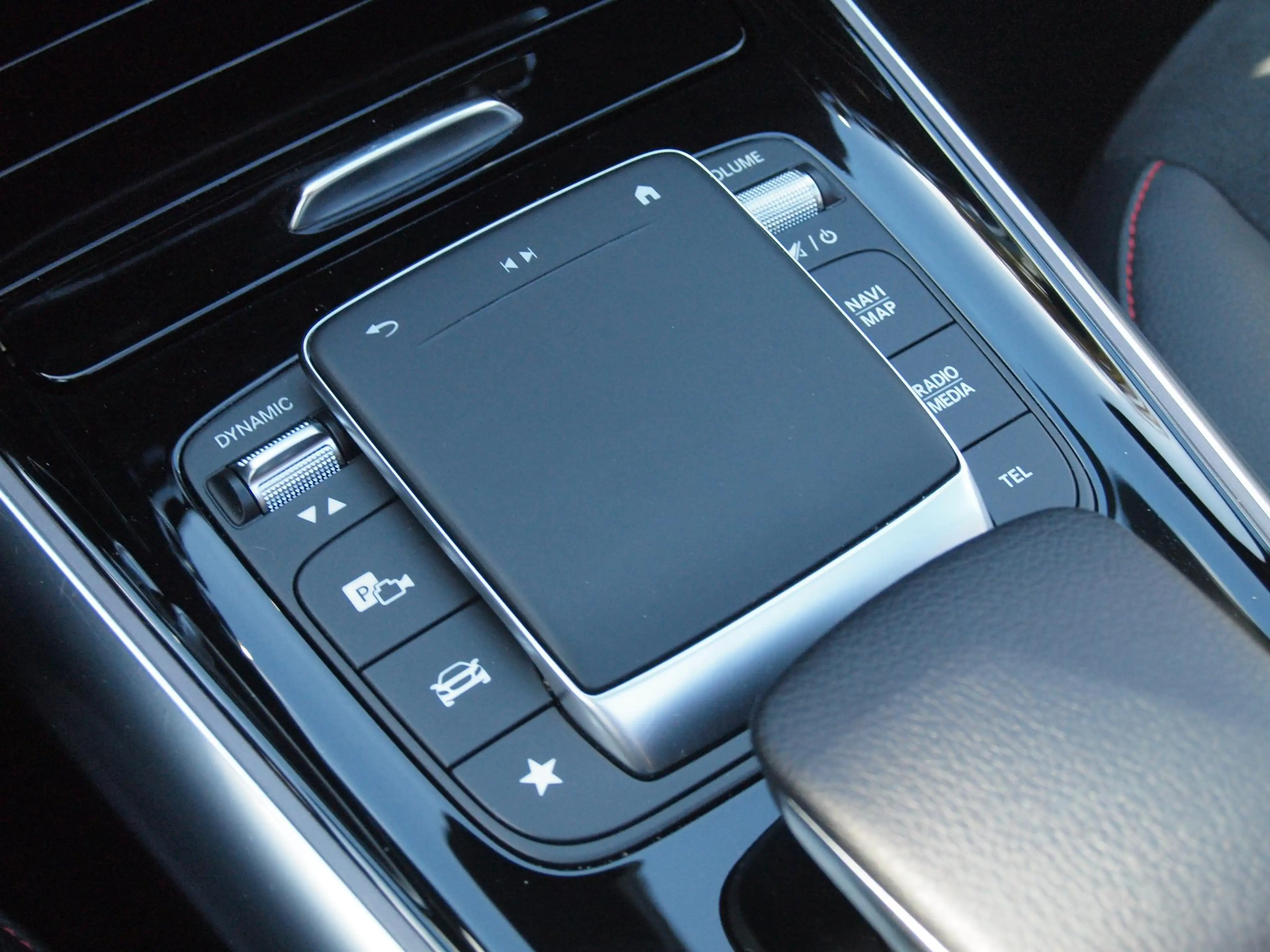 Mercedes-Benz GLA 180 AMG Line | Panoramadak | Camera | Trekhaak | Sfeer — photo 27
