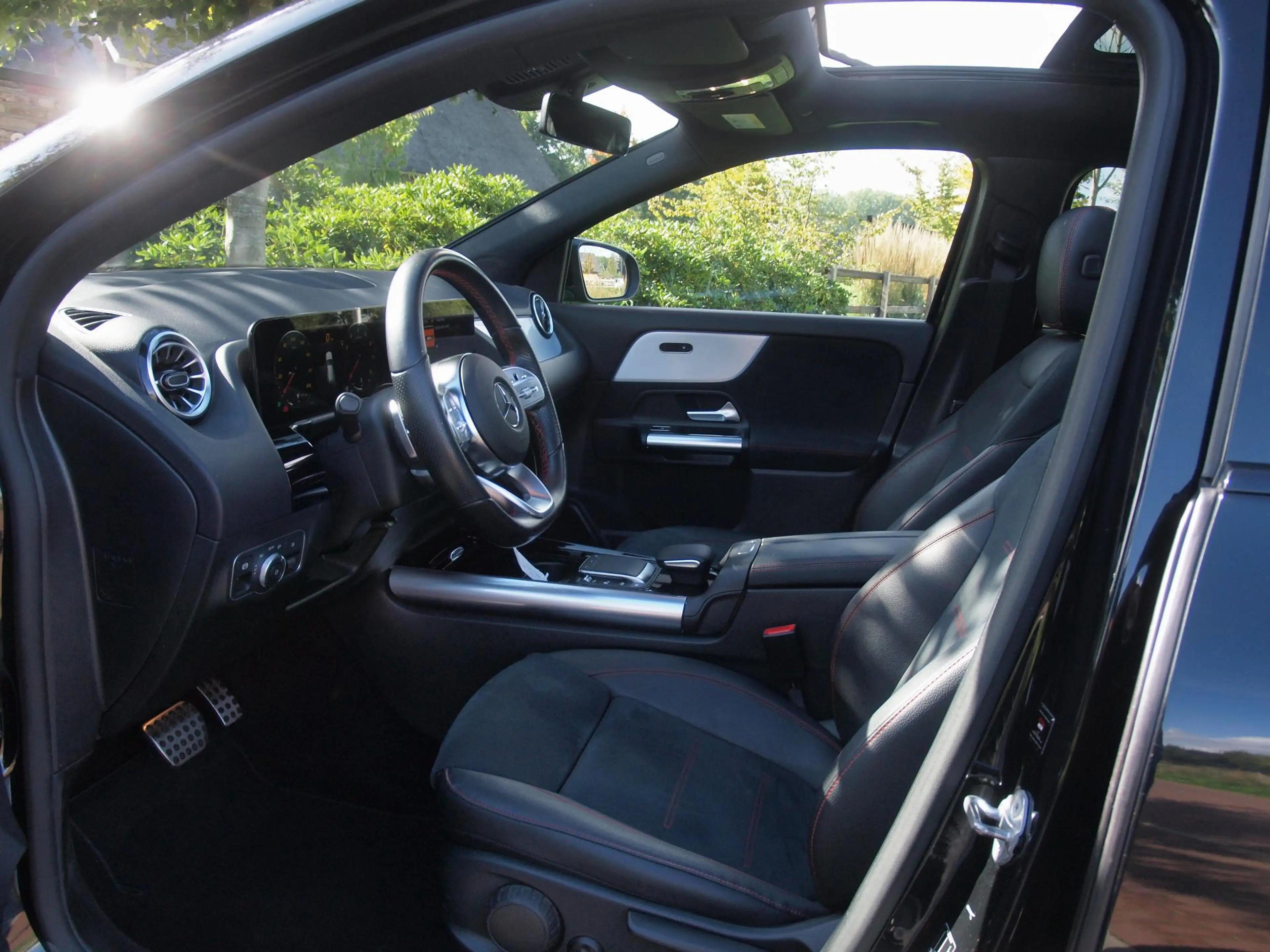 Mercedes-Benz GLA 180 AMG Line | Panoramadak | Camera | Trekhaak | Sfeer — photo 15