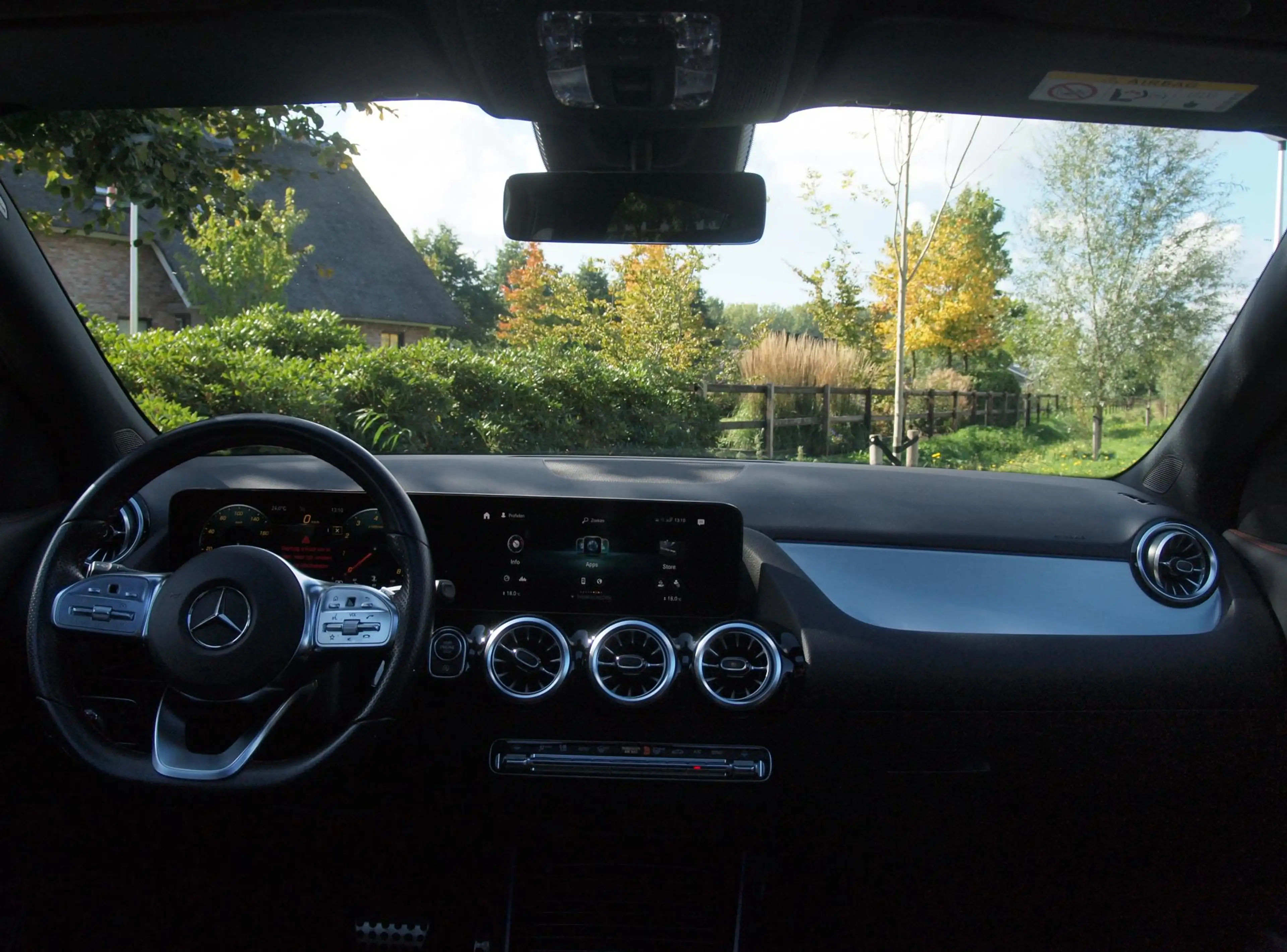Mercedes-Benz GLA 180 AMG Line | Panoramadak | Camera | Trekhaak | Sfeer — photo 17