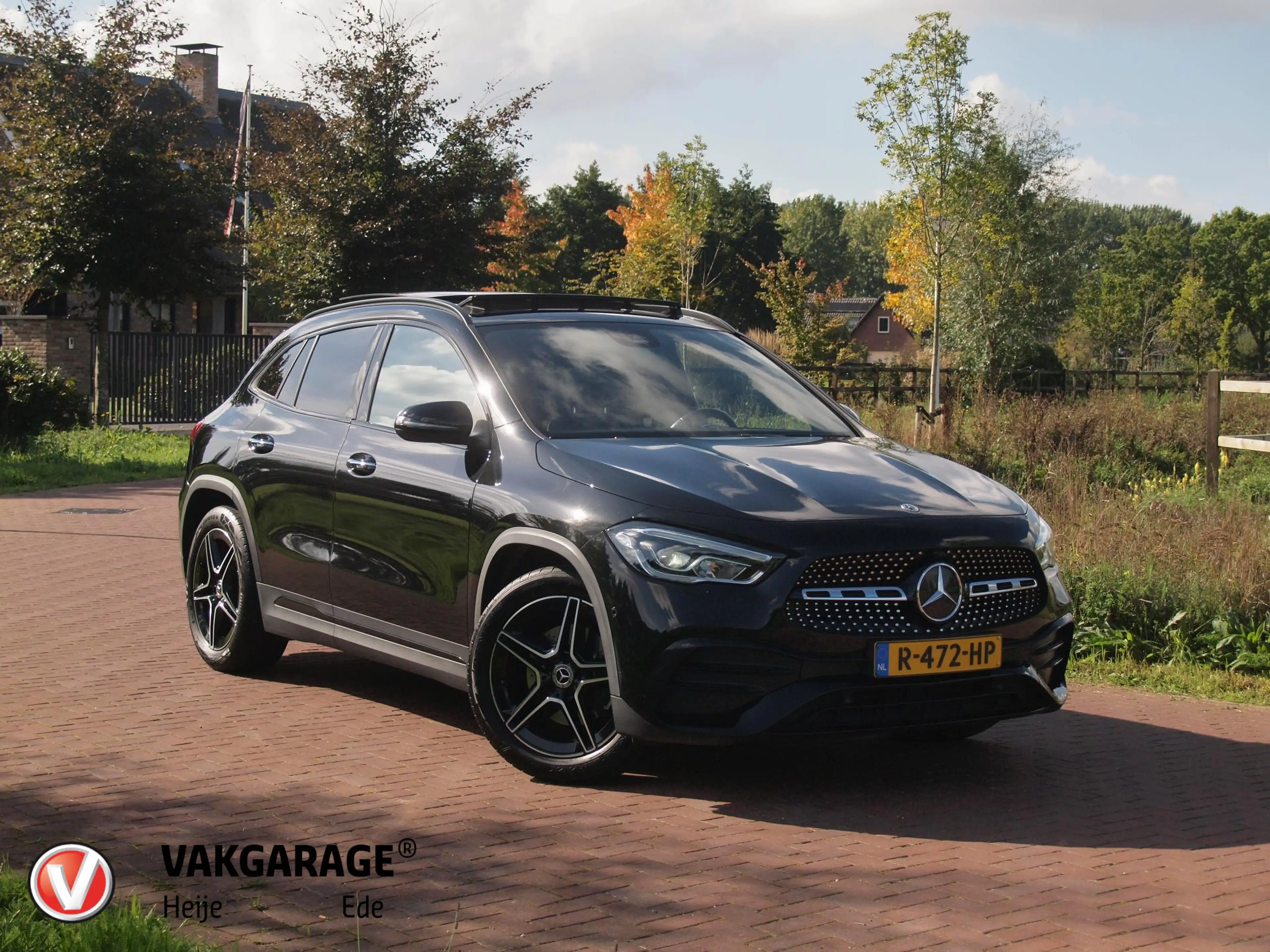 Mercedes-Benz GLA 180 AMG Line | Panoramadak | Camera | Trekhaak | Sfeer