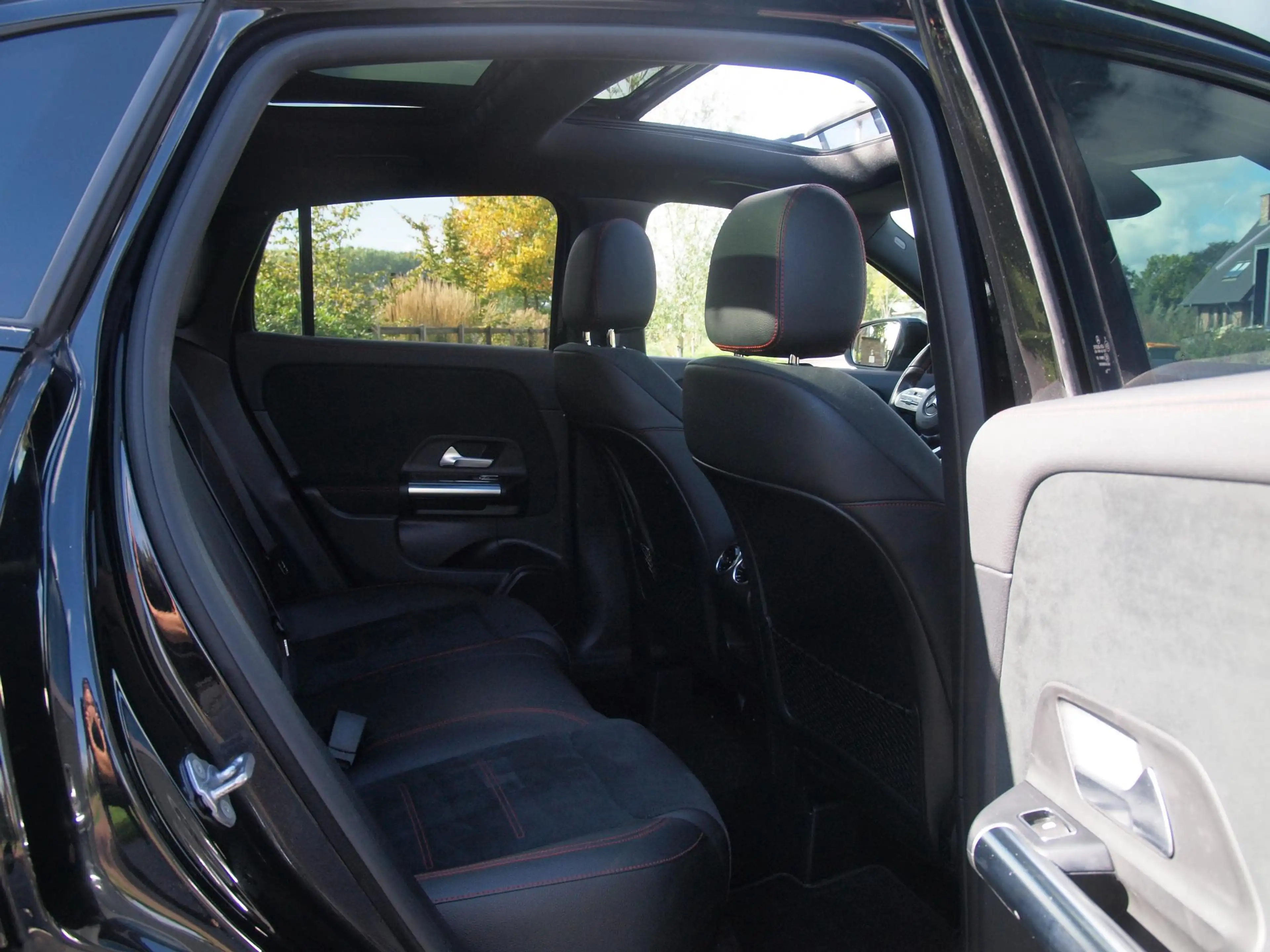 Mercedes-Benz GLA 180 AMG Line | Panoramadak | Camera | Trekhaak | Sfeer — photo 31