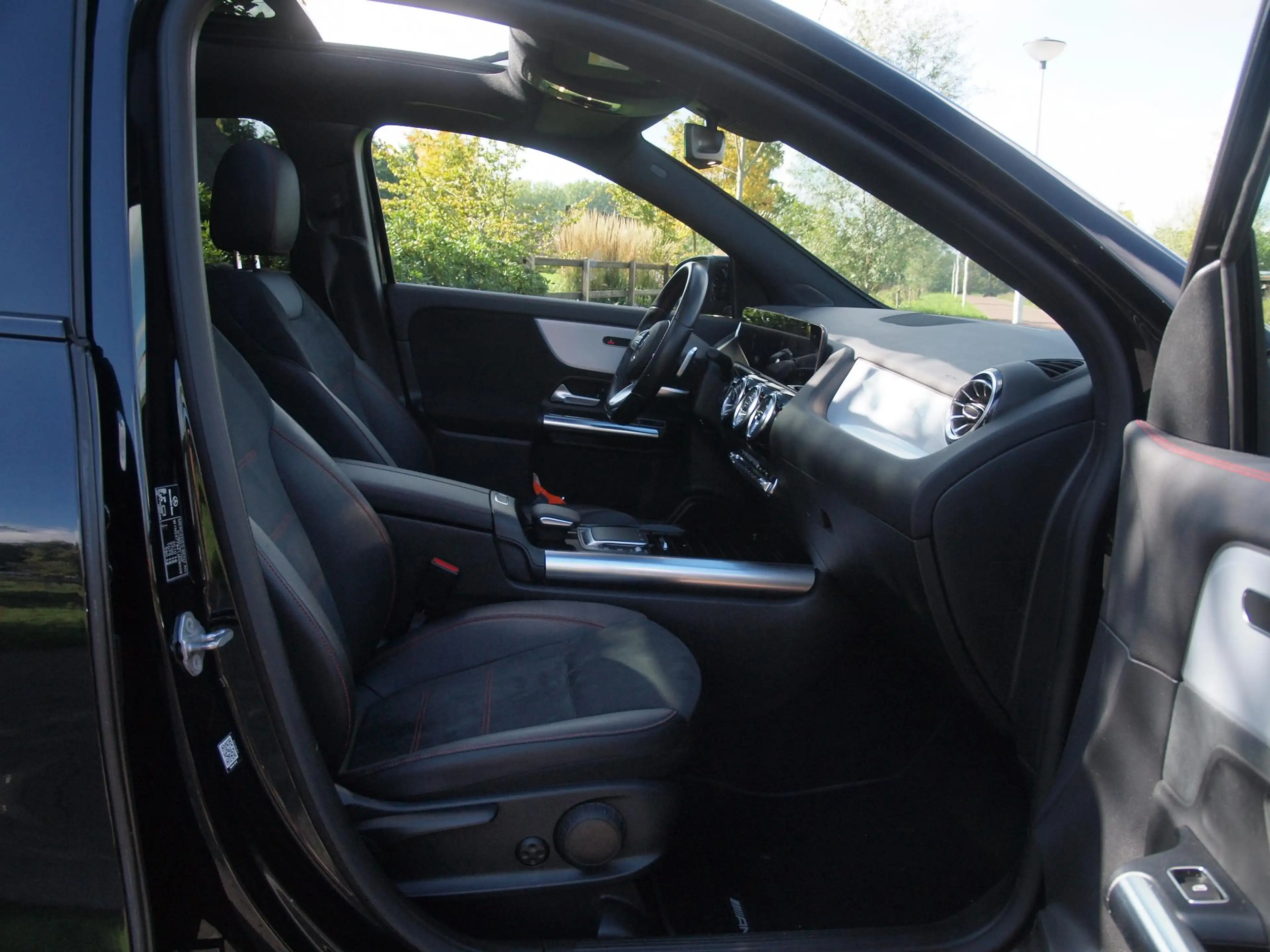 Mercedes-Benz GLA 180 AMG Line | Panoramadak | Camera | Trekhaak | Sfeer — photo 16