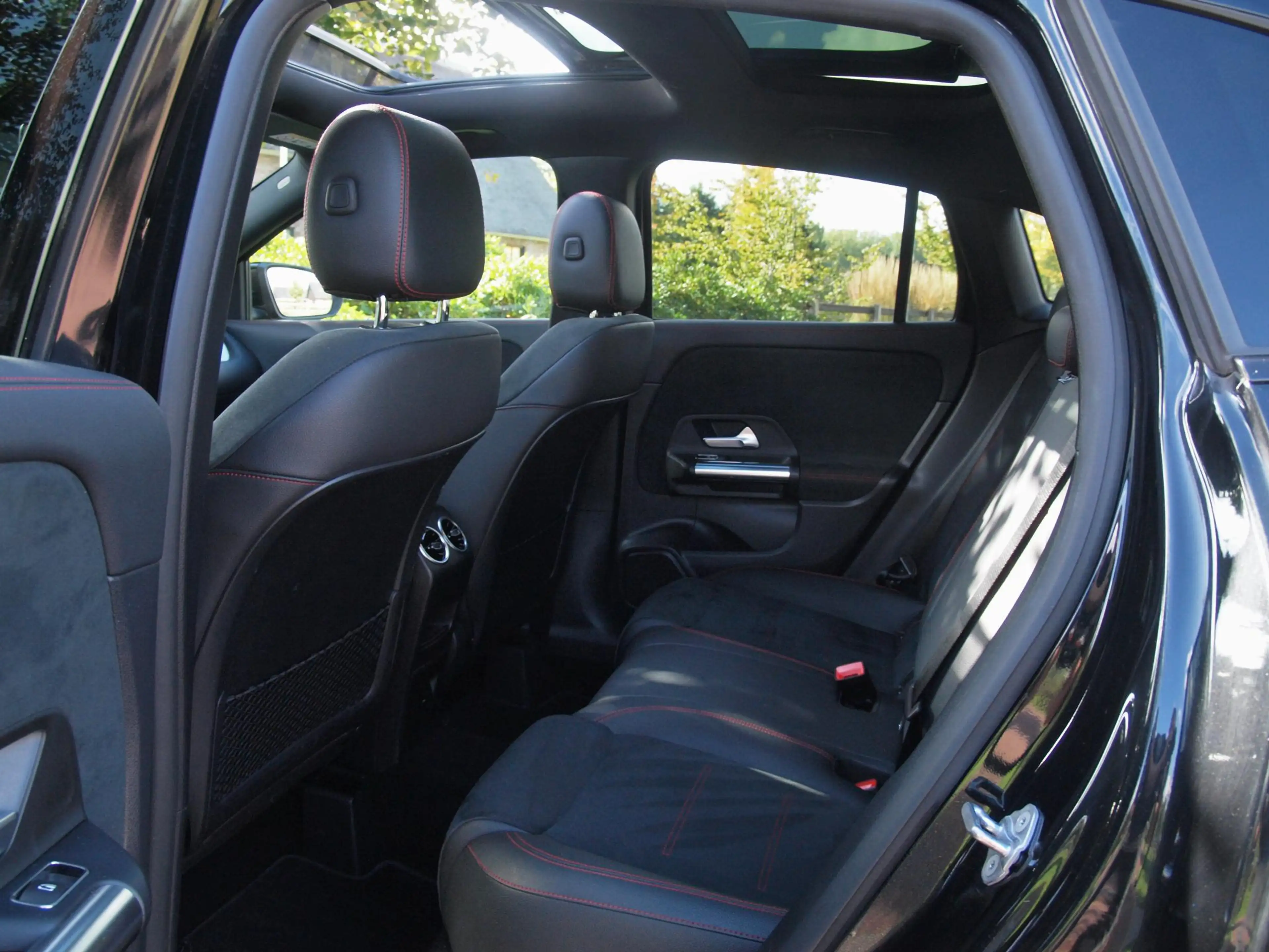 Mercedes-Benz GLA 180 AMG Line | Panoramadak | Camera | Trekhaak | Sfeer — photo 30