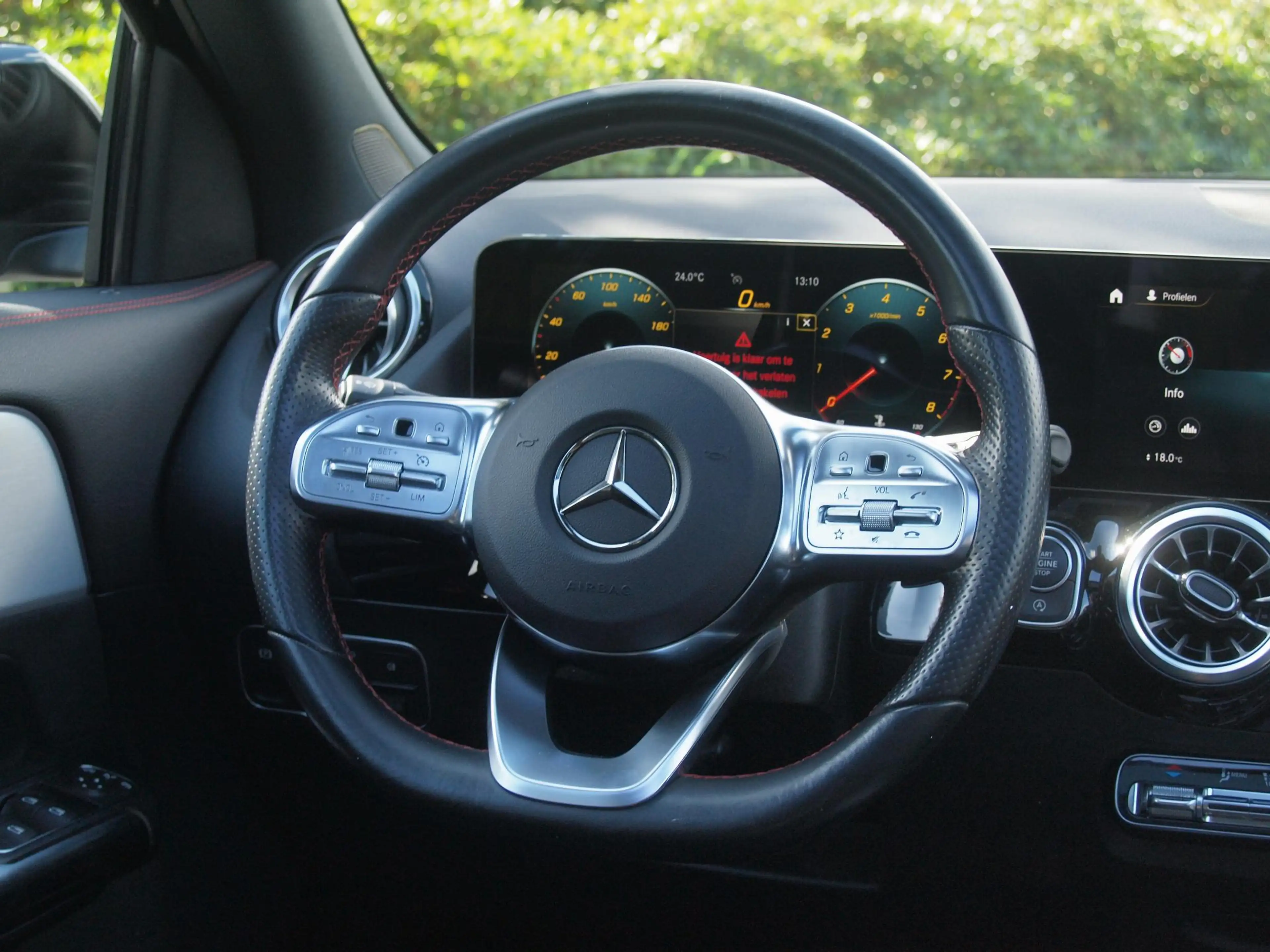 Mercedes-Benz GLA 180 AMG Line | Panoramadak | Camera | Trekhaak | Sfeer — photo 18
