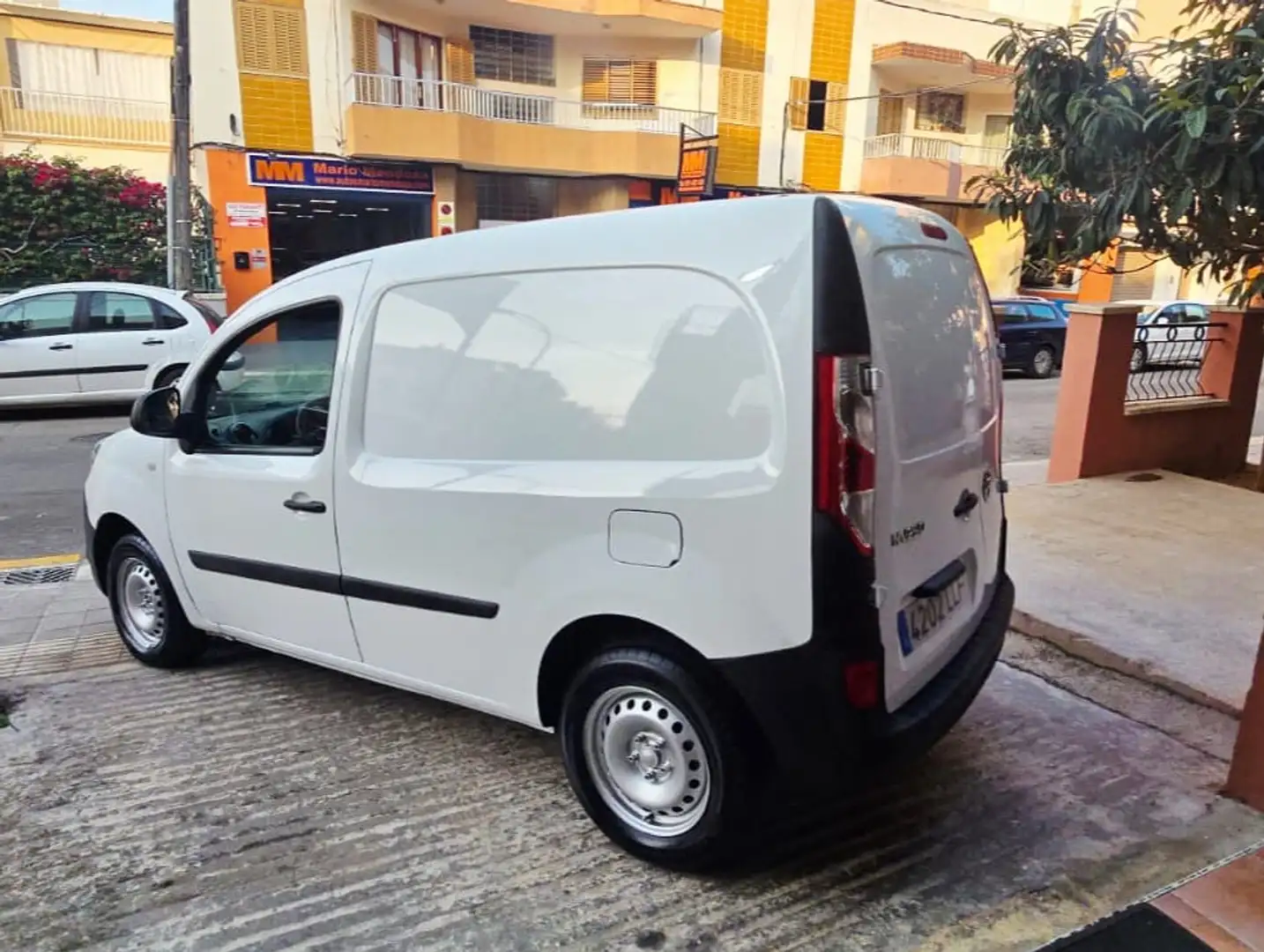 Nissan NV250 NISSAN Industrial Manual de 4 Puertas Blanco - 2