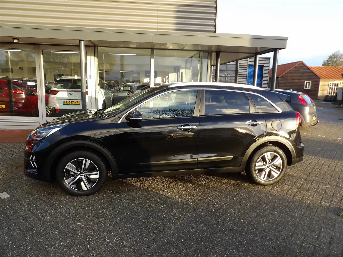 Kia Niro 1.6 Hybrid AUTOMAAT DynamicPlusLine 15.000km Zwart - 2