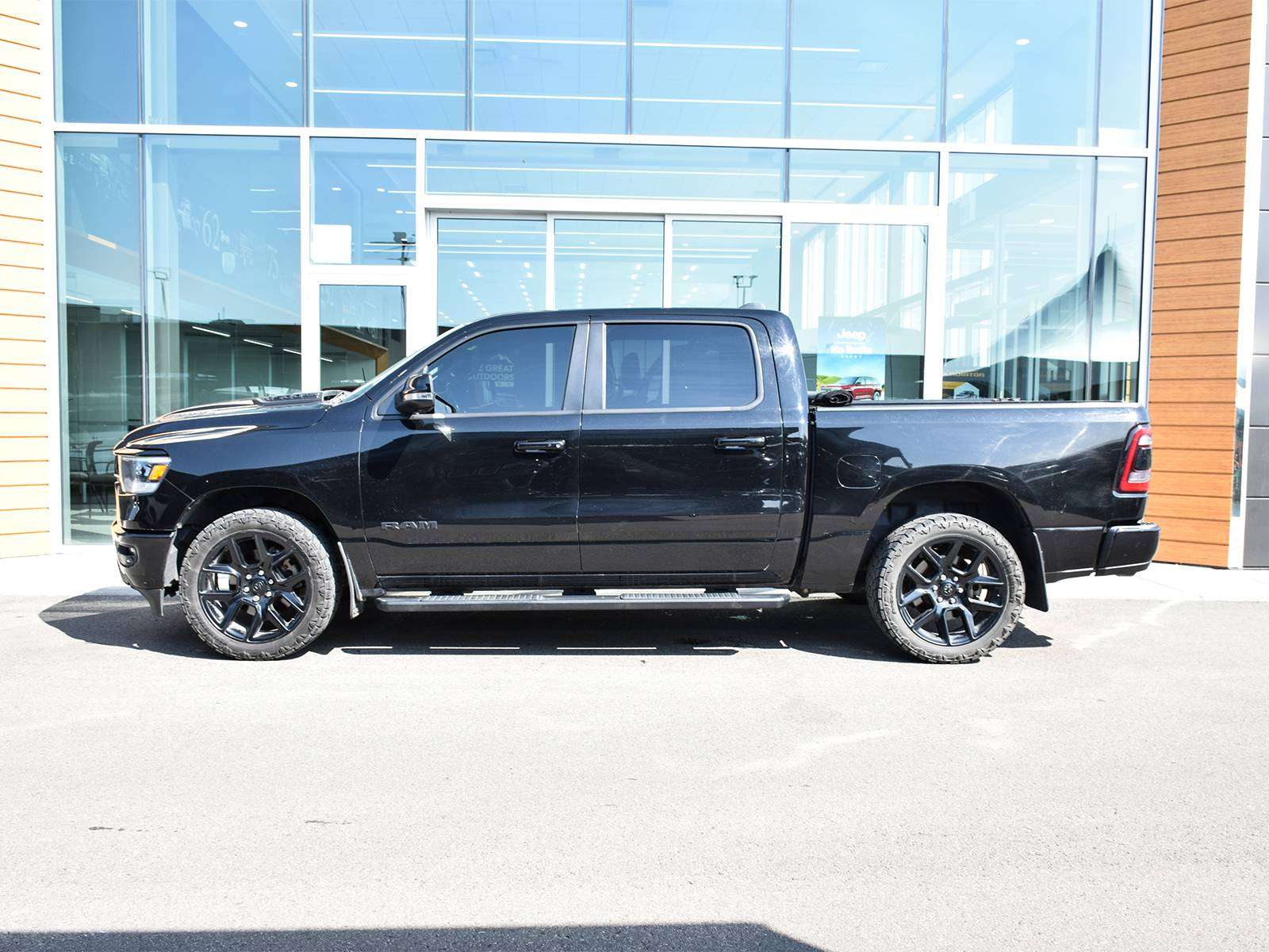 2021 RAM 1500 Cooled Seats | Pano Roof | Nav | Apple CarPlay — снимка 1