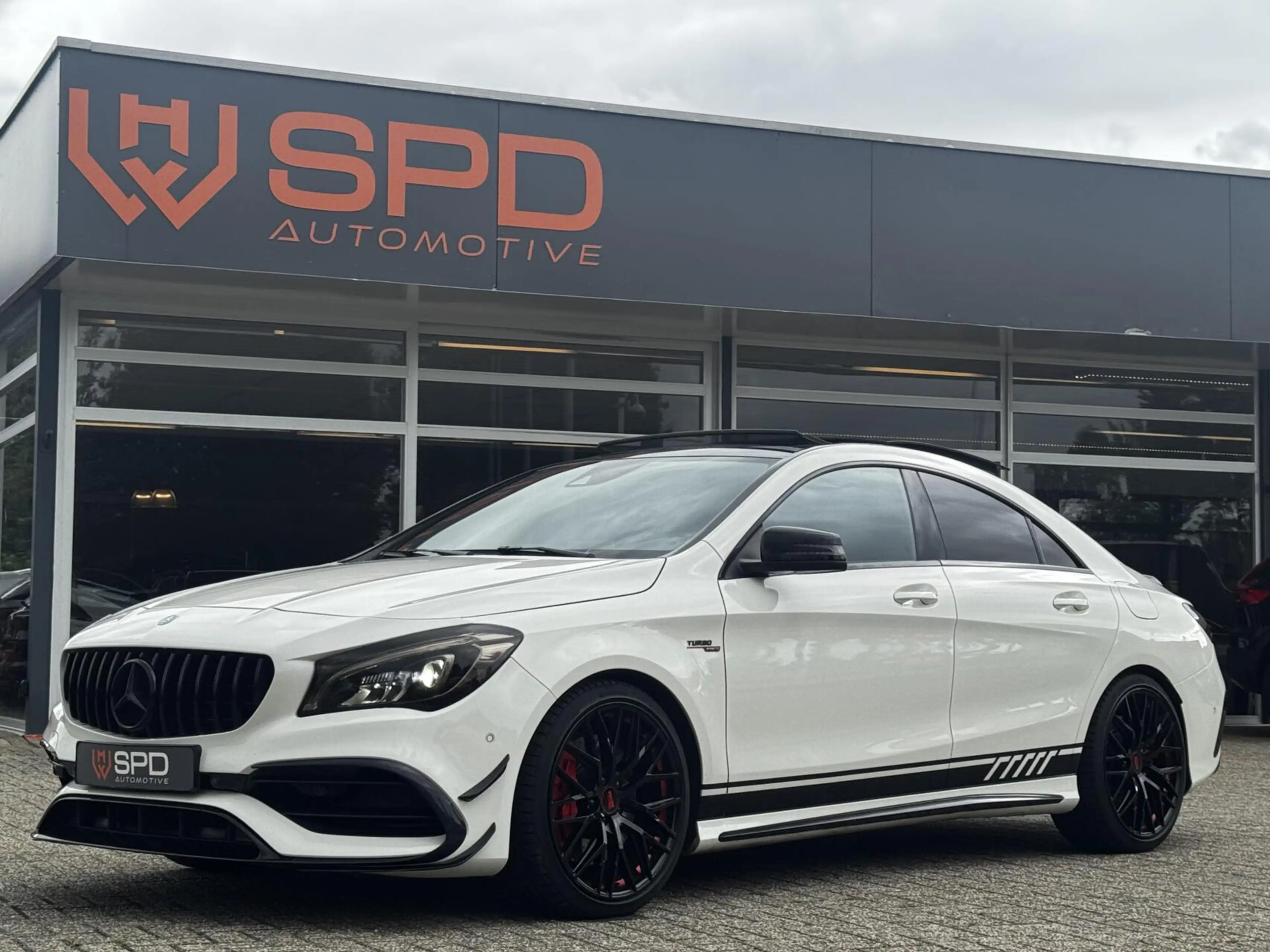 Mercedes-Benz CLA 45 AMG 4MATIC|Pano|Performance|19"|381PK